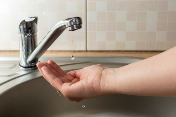 Illustration de l'article C’est l’histoire d’un couple contraint de vivre d’amour sans eau fraîche…
