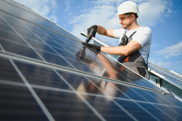 Illustration de l'article Panneaux solaires et TVA à taux réduit : les critères d’application sont dévoilés !