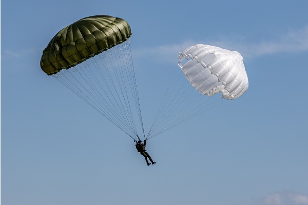 Illustration de l'article TVA à taux réduit  : et pour les professionnels de parachutisme ?